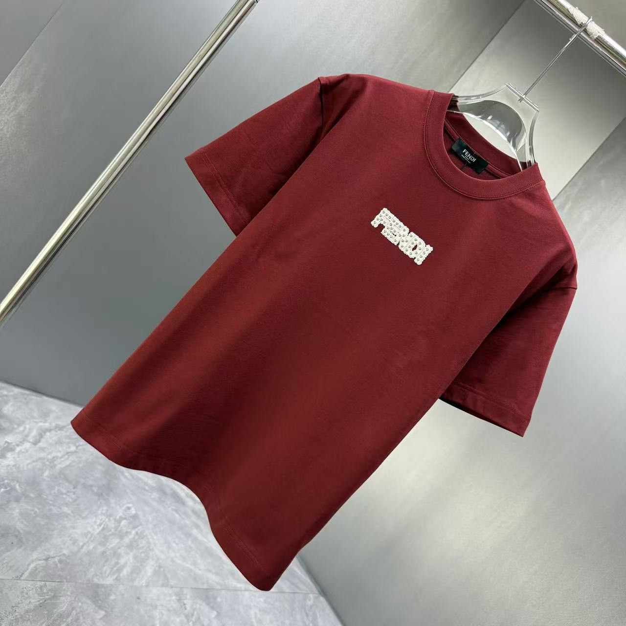 <p>FENDI 短袖T恤(紅)</p>