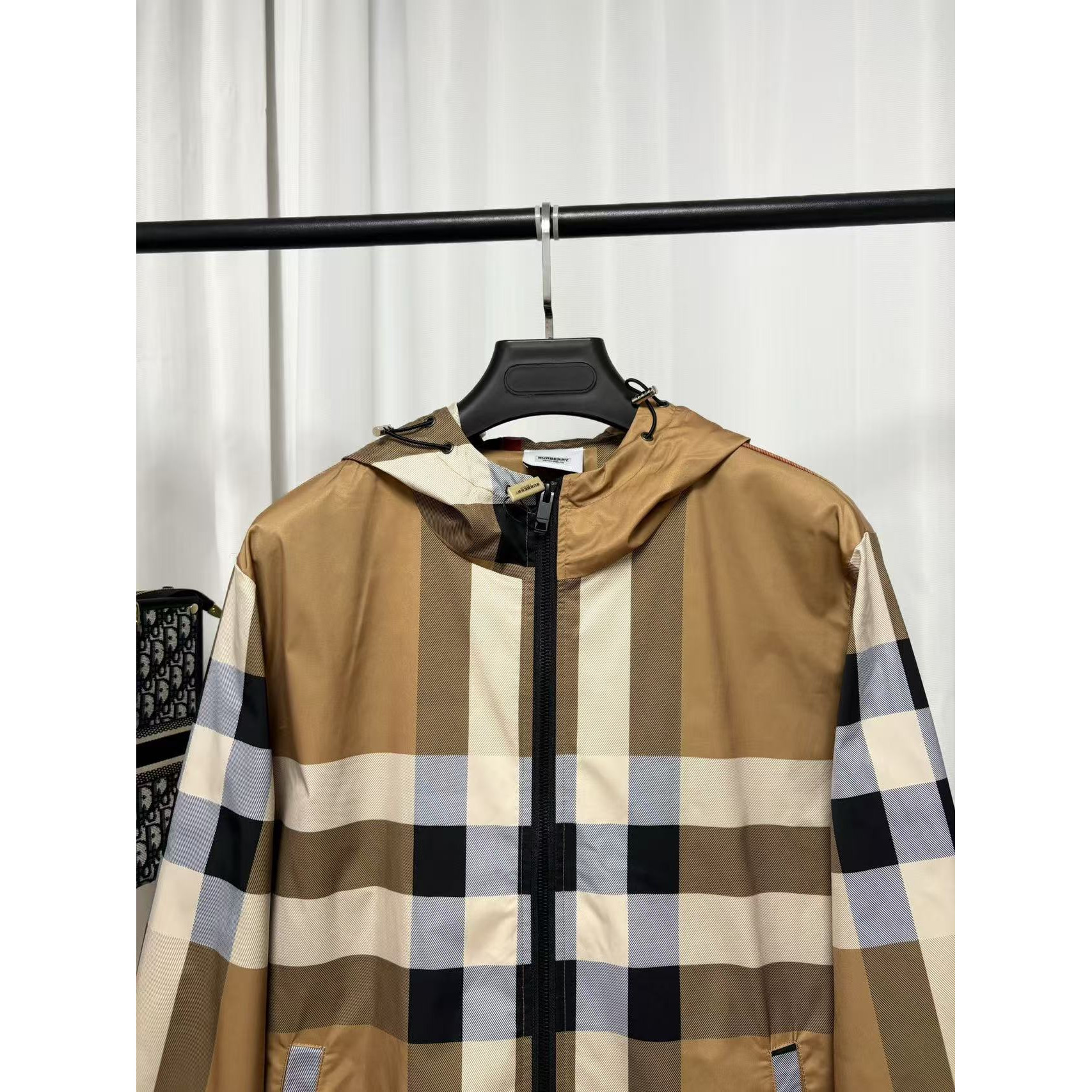 <p>Burberry 夹克外套(卡其)</p>