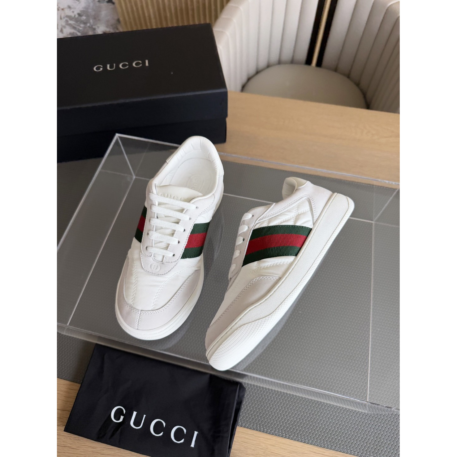 <p>GUCCI 休閒鞋(白)</p>