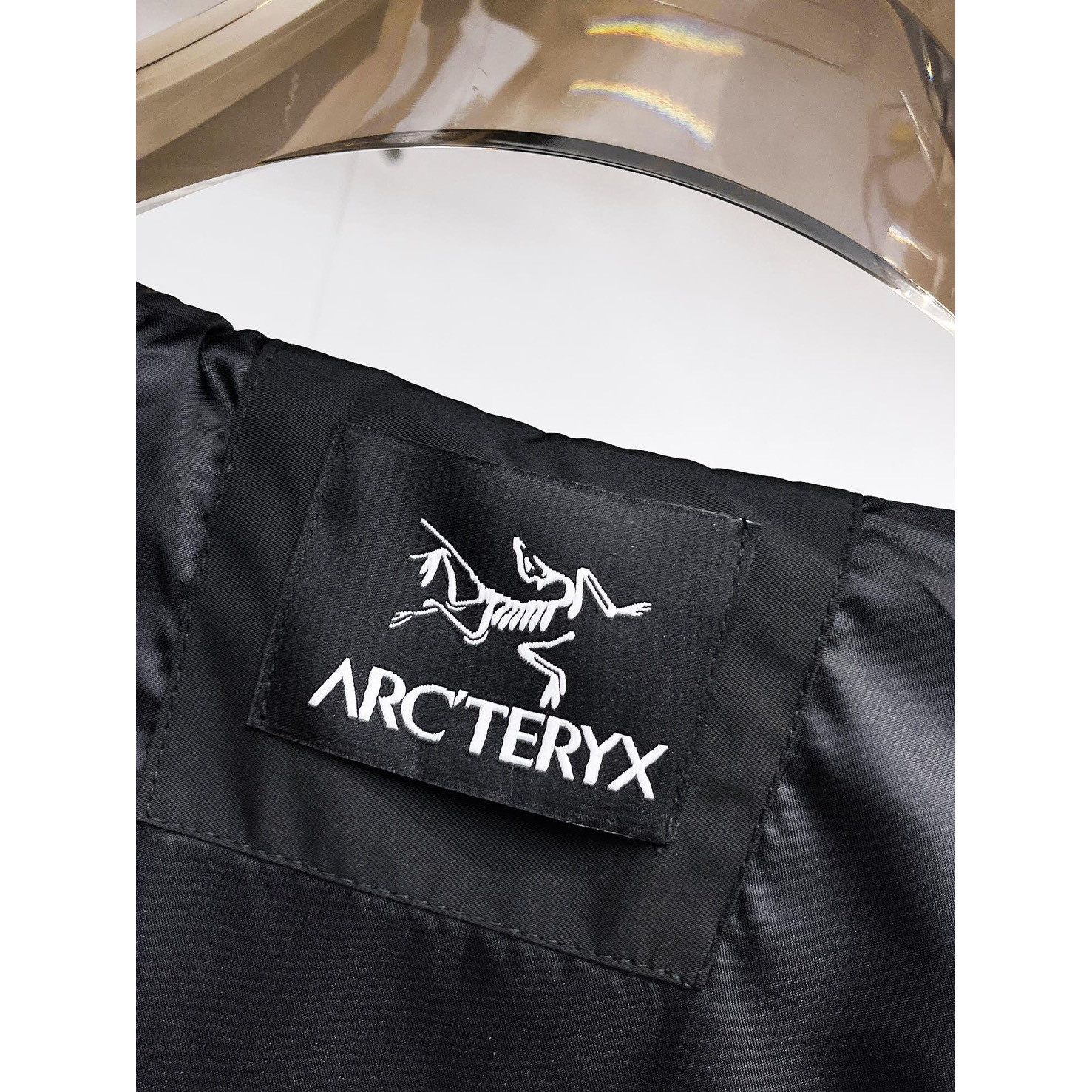 <p>Arc'teryx&nbsp;男士夹克外套(黑)</p>