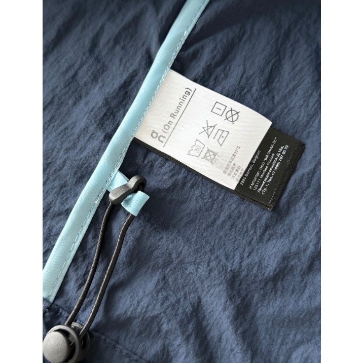 <p>On Weather Jacket Insulated 輕量外套</p>