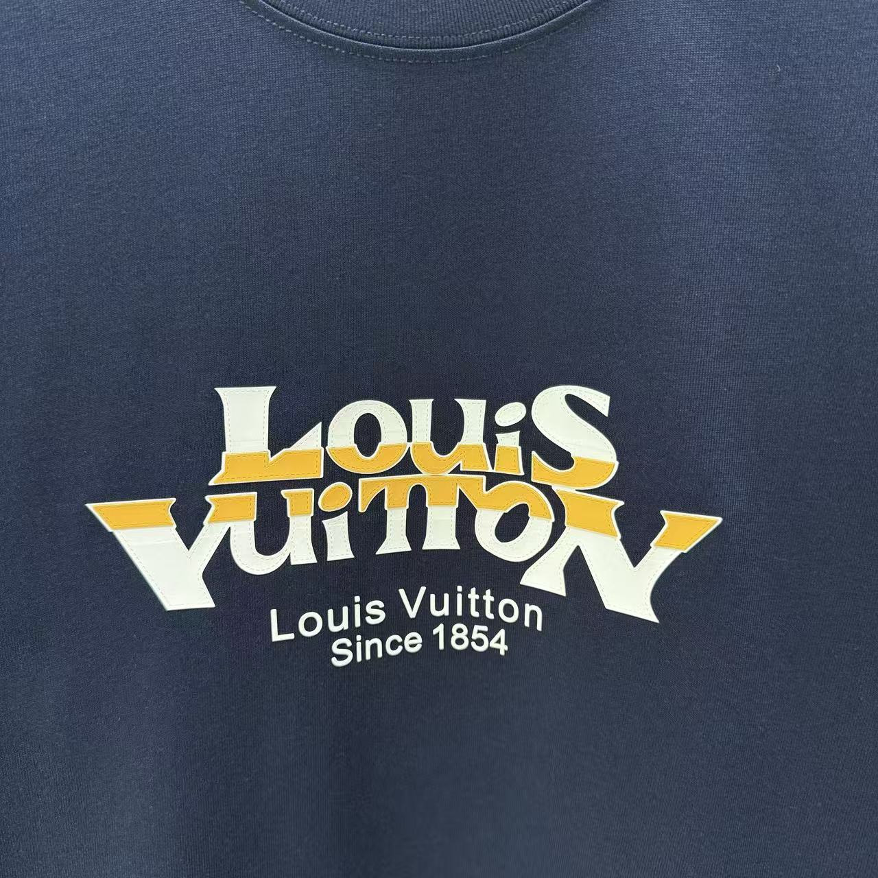 <p>LV 短袖T恤 (厚板)(深藍)</p>