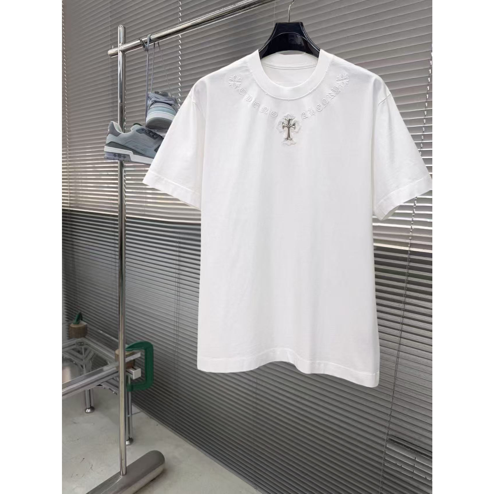 <p>CHROME HEARTS 专柜新款短袖T恤(白)</p>