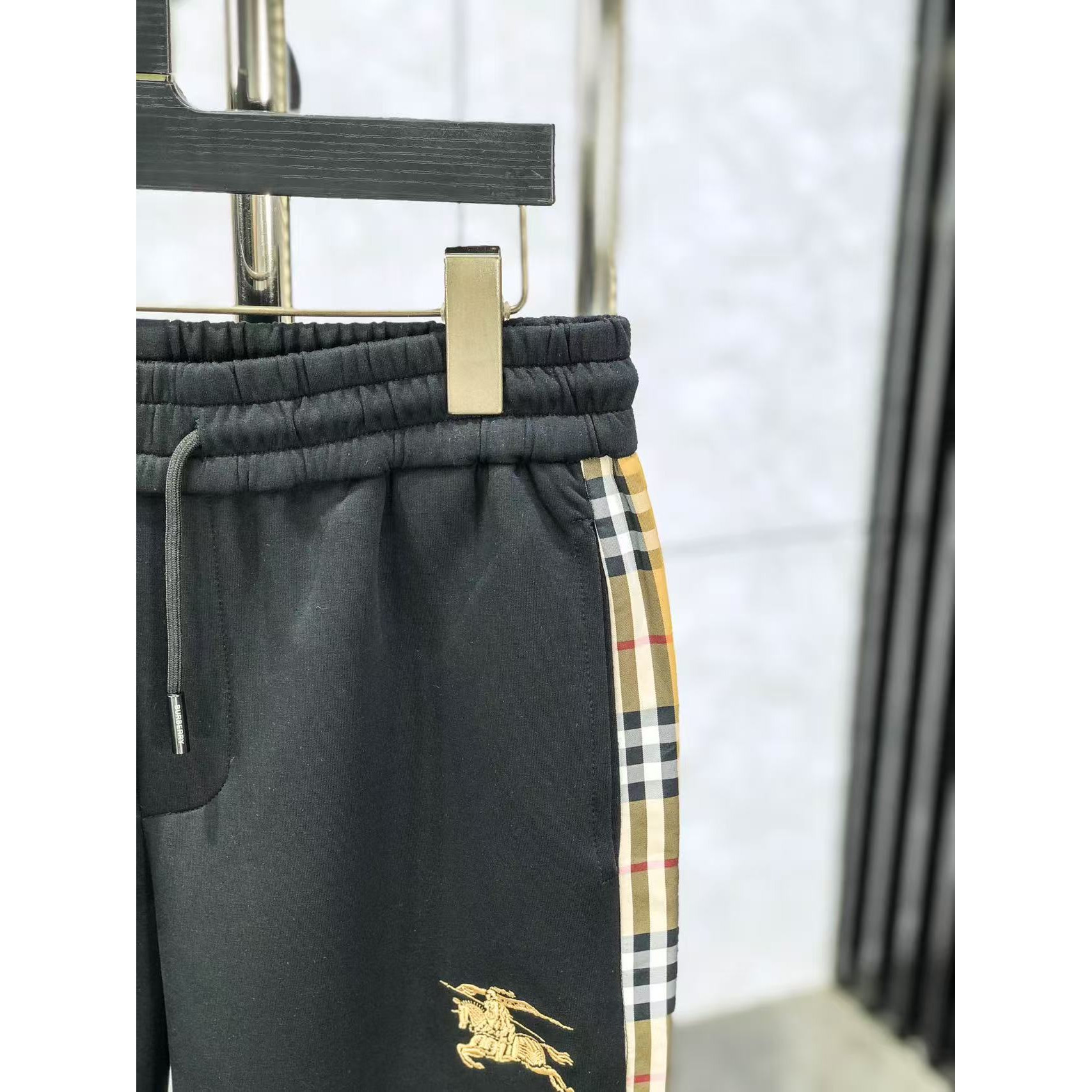 <p>LV&nbsp;高品质时尚休闲裤(782944)</p>