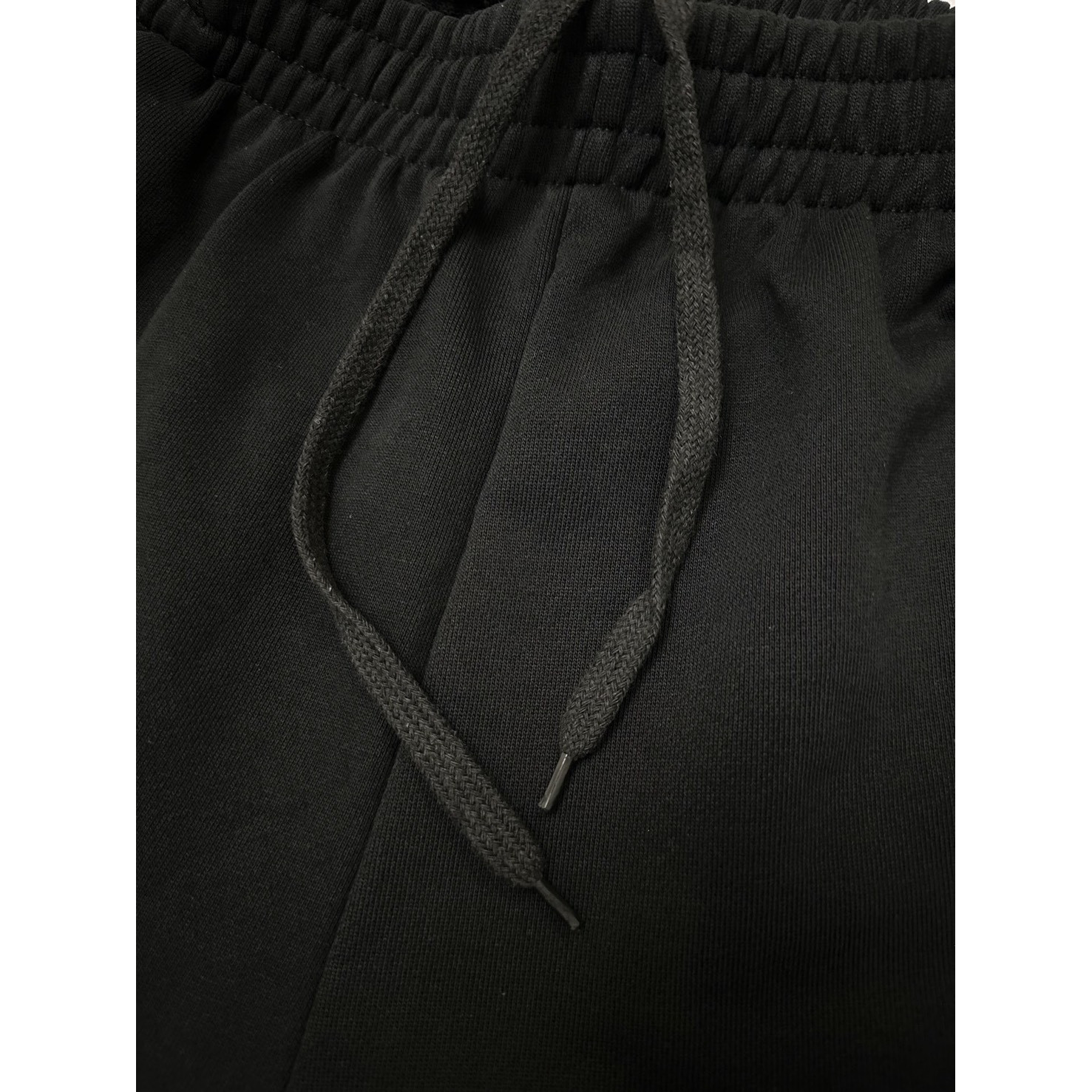 <p>Balenciaga 1917标语烫画短裤</p>