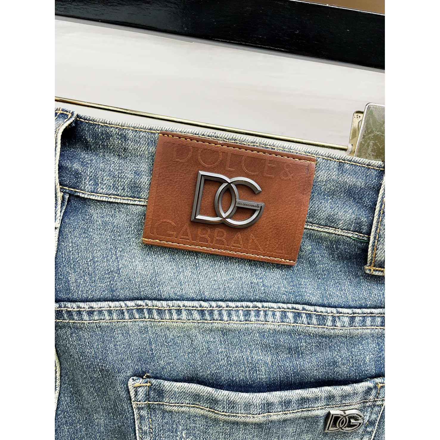 <p>D&amp;G&nbsp;高品质牛仔裤(淺藍)</p>
