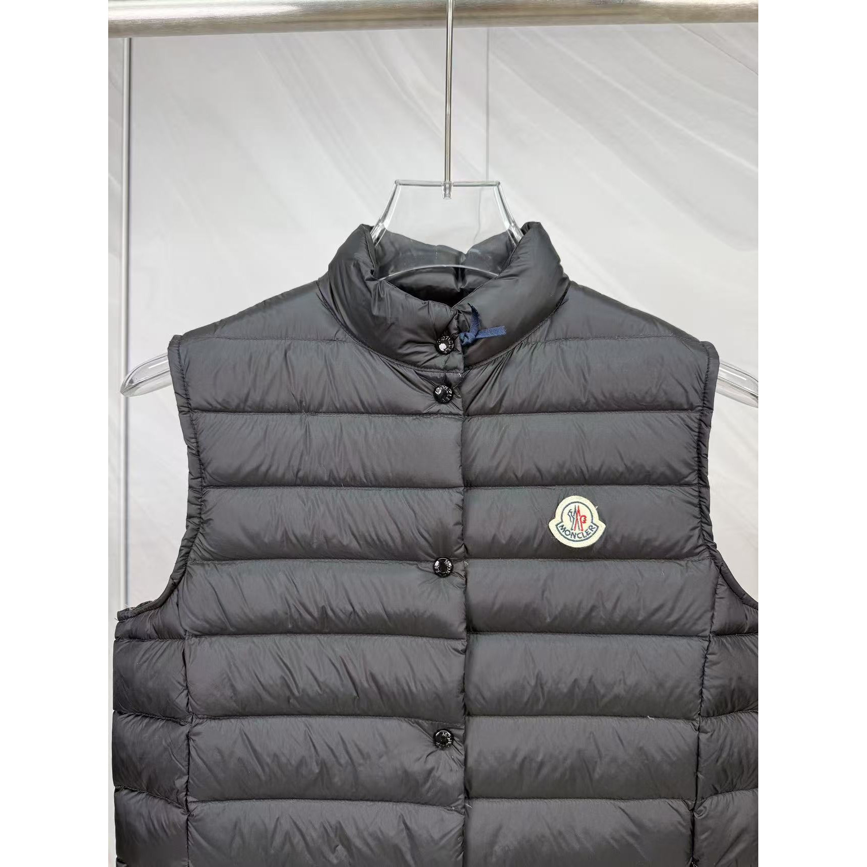 <p>Moncler Liane女士立领羽绒服(黑)</p>