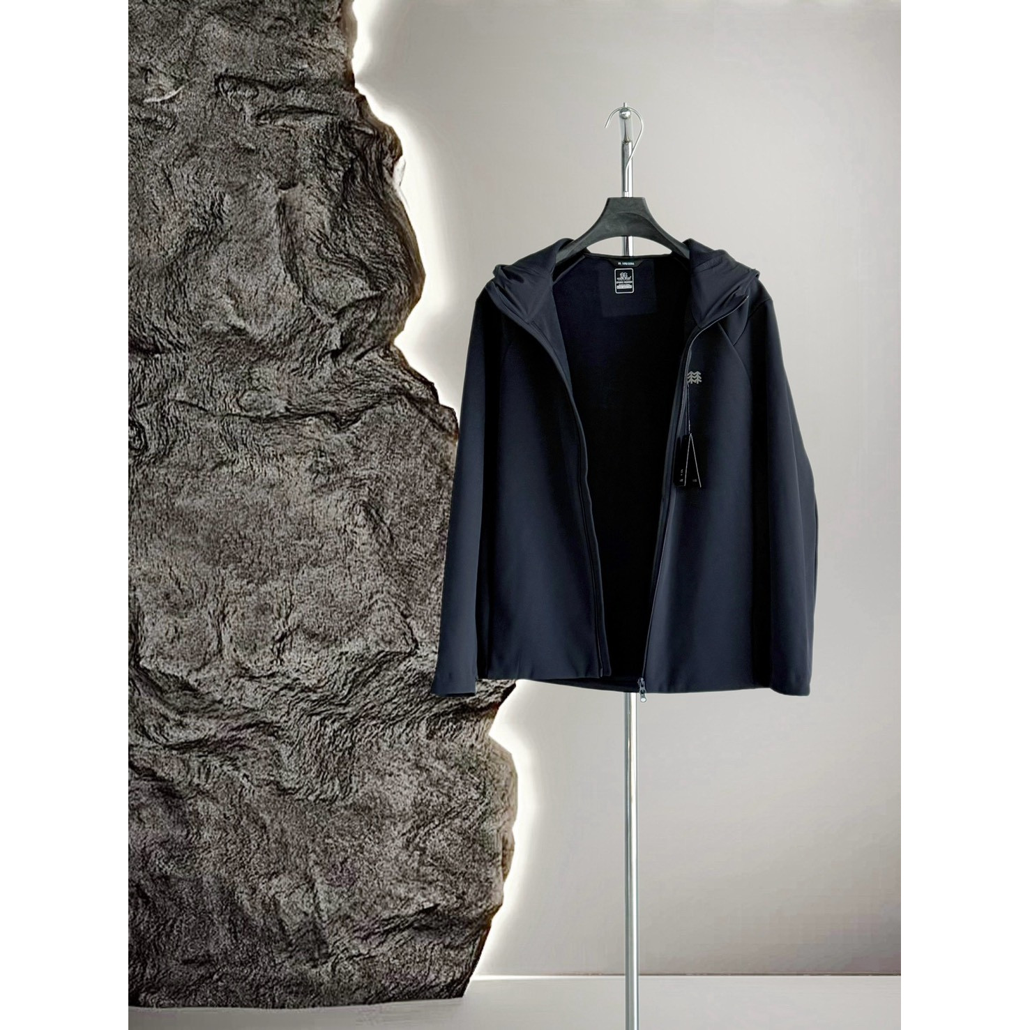 <p>KOLON SPORT 软壳加薄绒冲锋衣(藏青)</p>