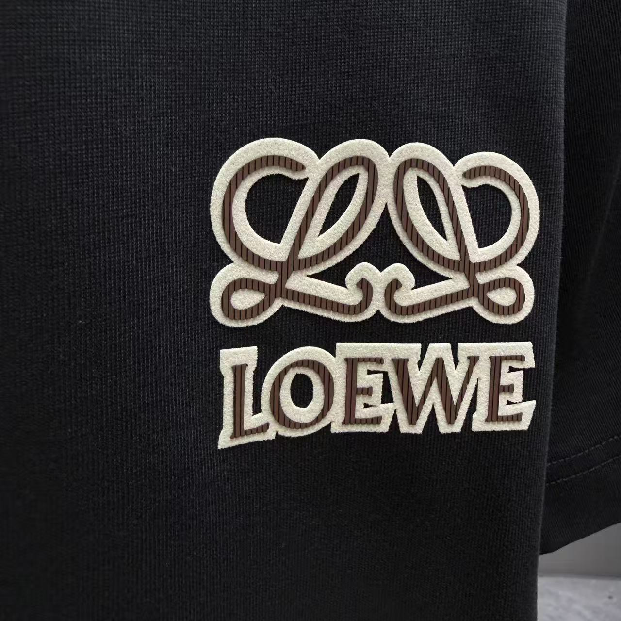 <p>LOEWE 短袖T恤(黑)</p>
