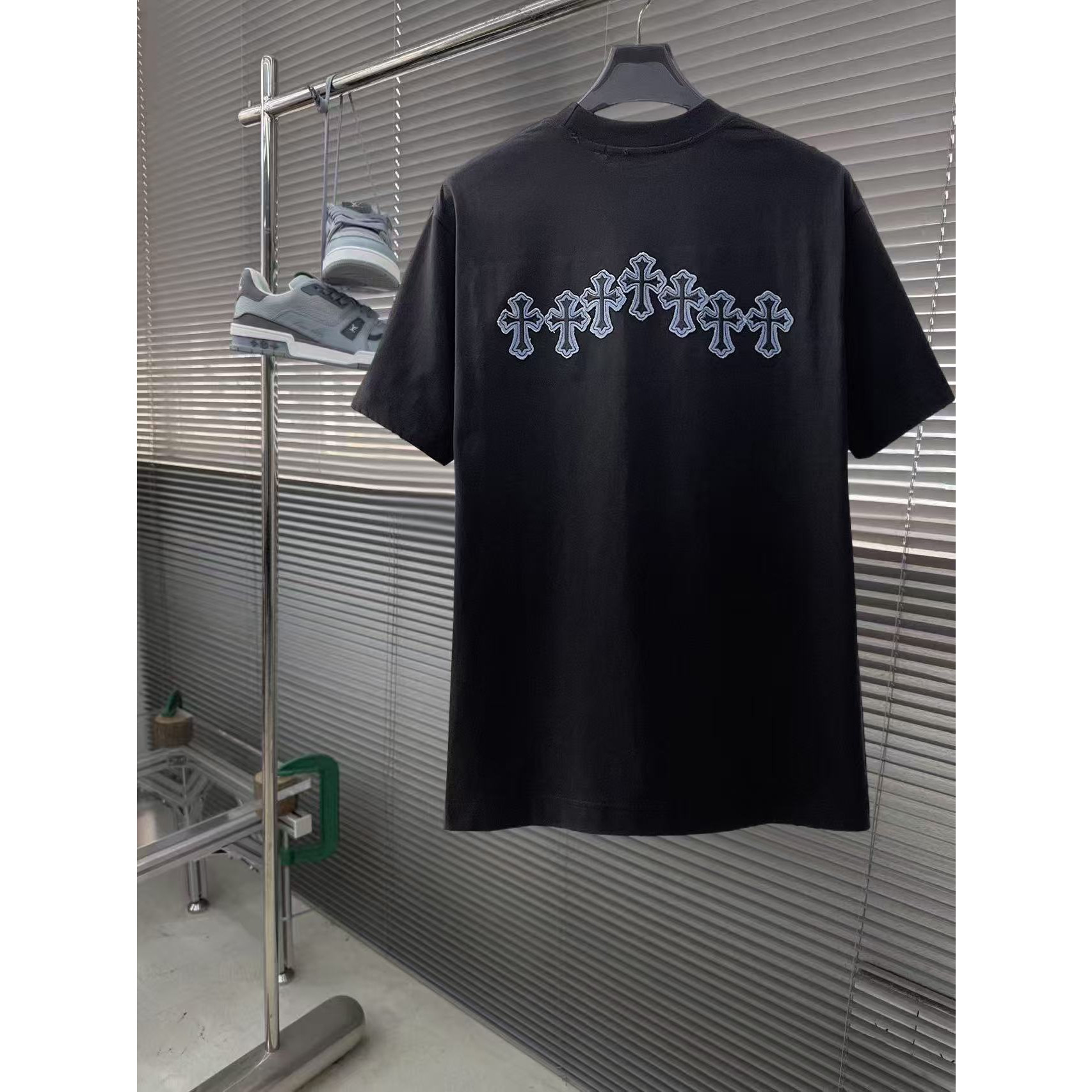 <p>CHROME HEARTS 专柜新款短袖T恤(黑)</p>