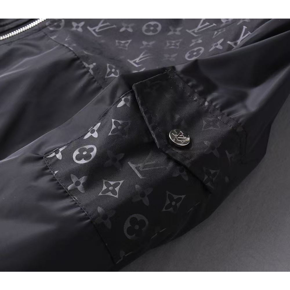 <p>LV 男士夹克外套(黑)</p>