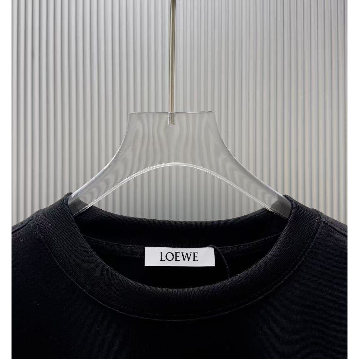 <p>LOEWE 长袖卫衣T恤(黑)</p>