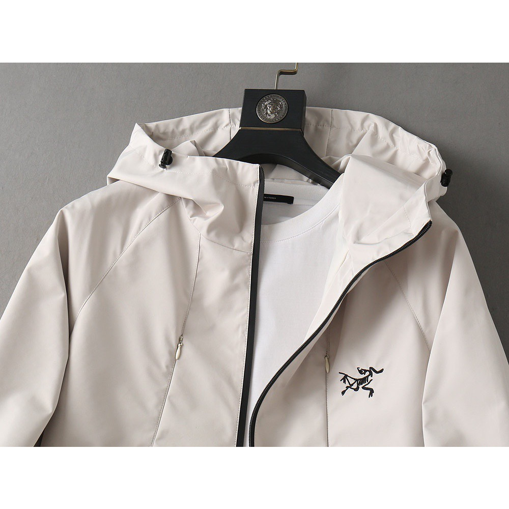 <p>Arc'teryx 新款男士夹克外套</p>