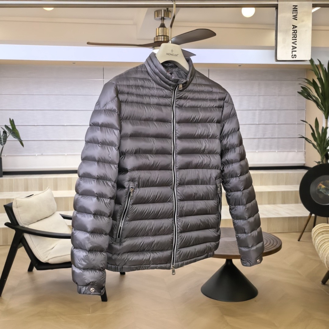 <p>Moncler 原单鹅绒羽絨服(灰)</p>