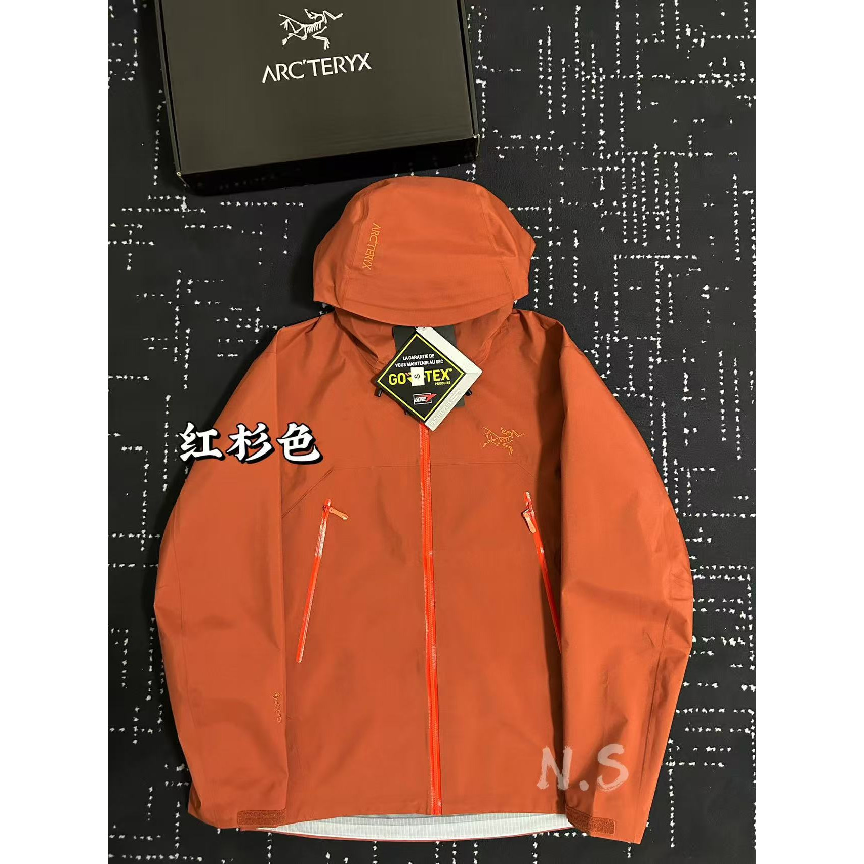 <p>Arc'teryx Beta系列 SL GORE-TEX 硬壳刺绣连帽防水防风透气冲锋衣 (红衫色)</p>