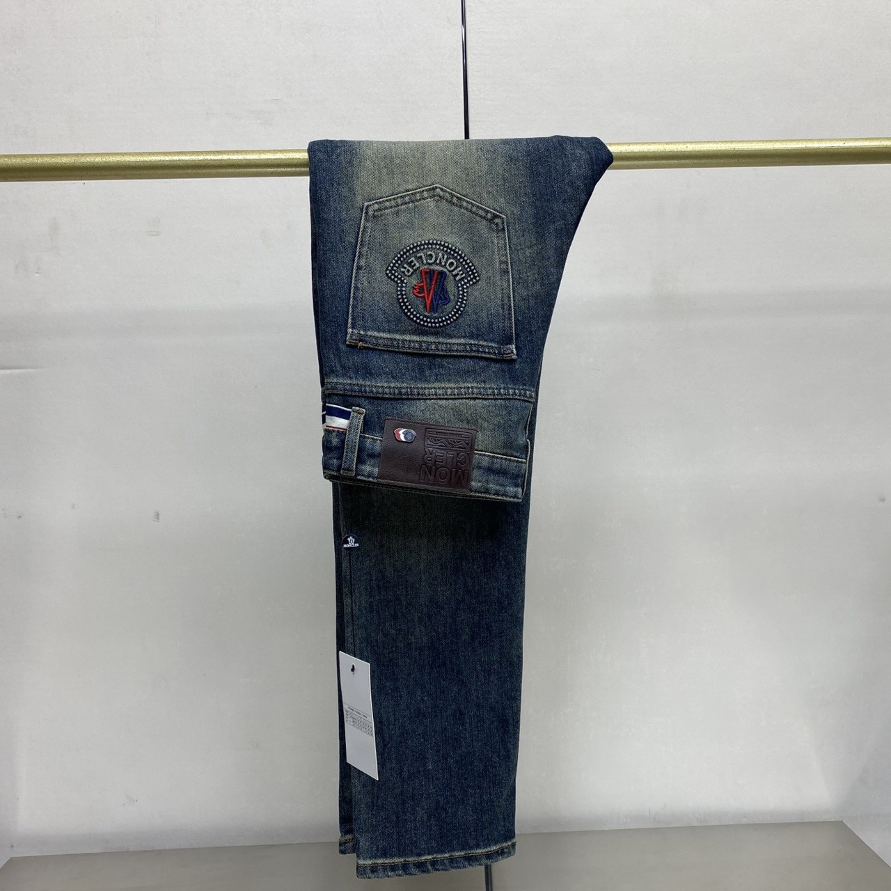 <p>MONCLER 丹宁水洗牛仔裤(6928)</p>