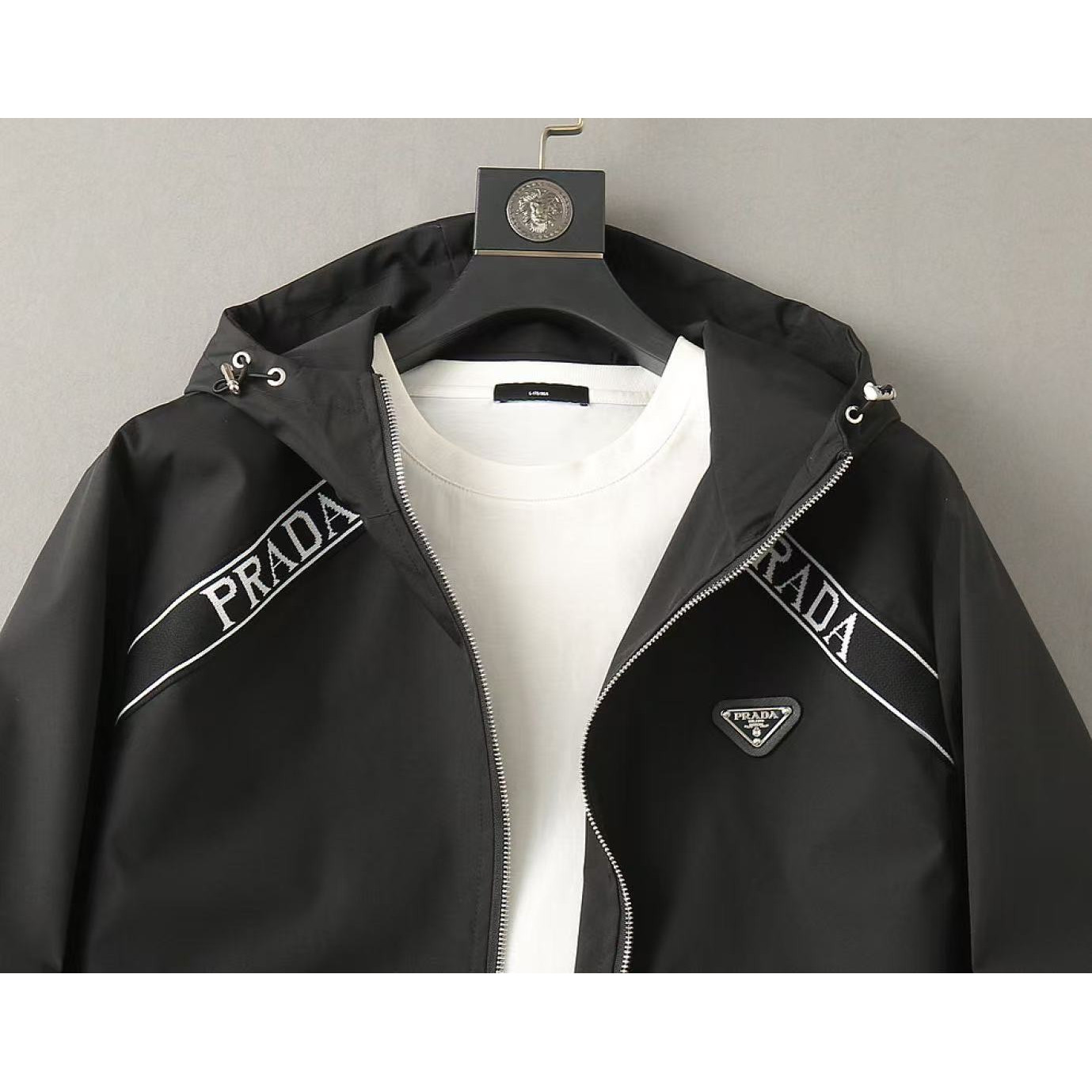 <p>PRADA&nbsp;男士夹克外套(黑)</p>