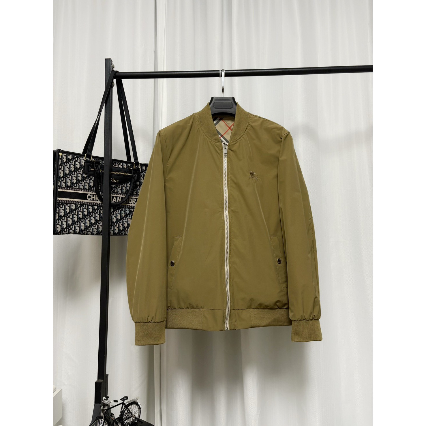 <p>Burberry 双面穿夹克外套</p>