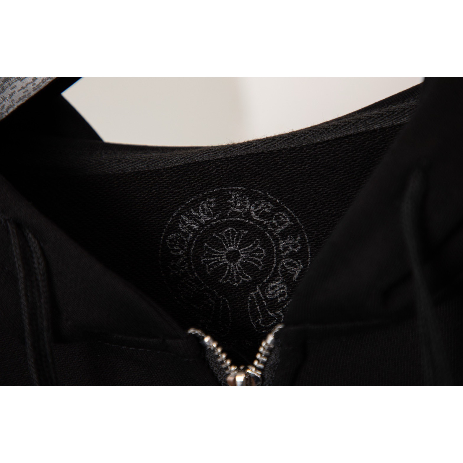 <p>CHROME HEARTS 印花连帽外套(DZ84)(黑色)</p>