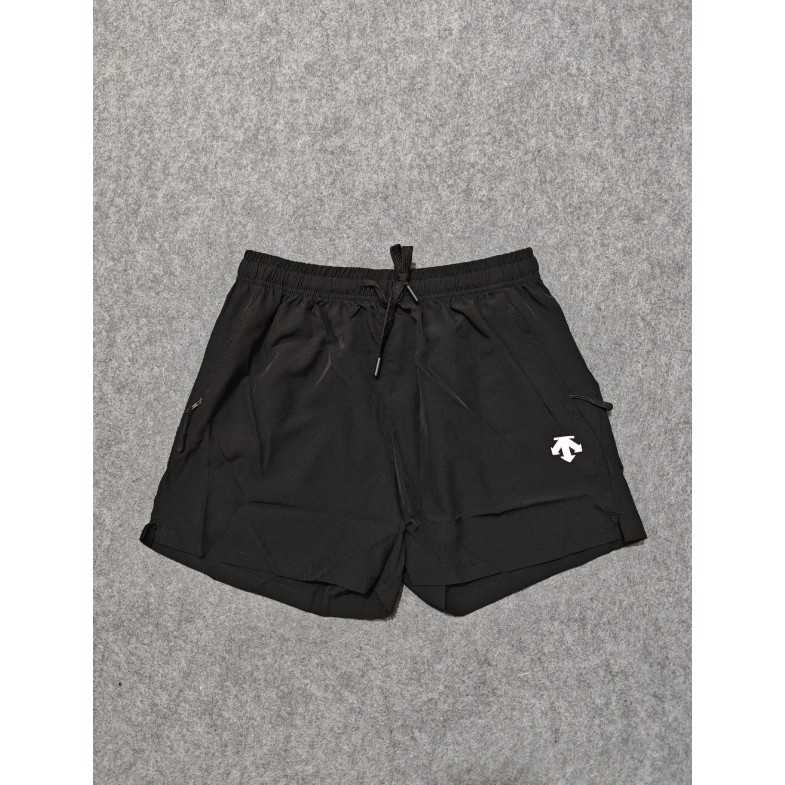 <p>DESCENTE 速乾短褲(黑)</p>
