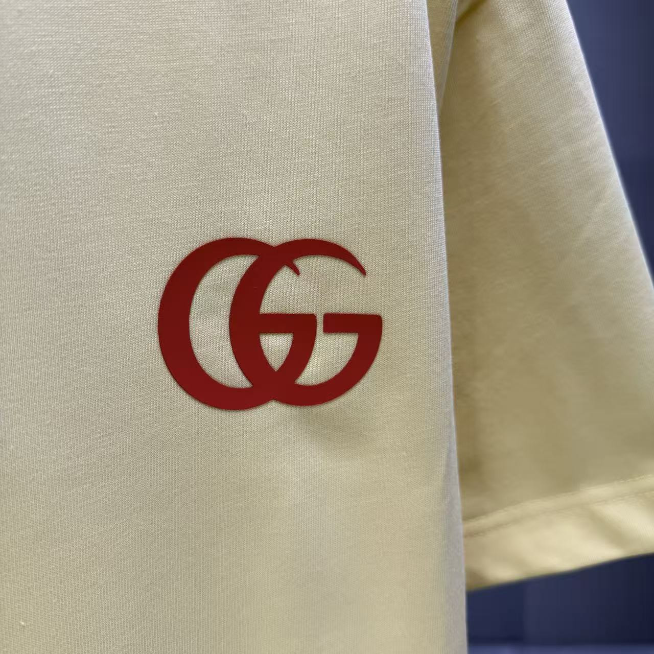 <p>GUCCI 短袖T恤(黃)</p>