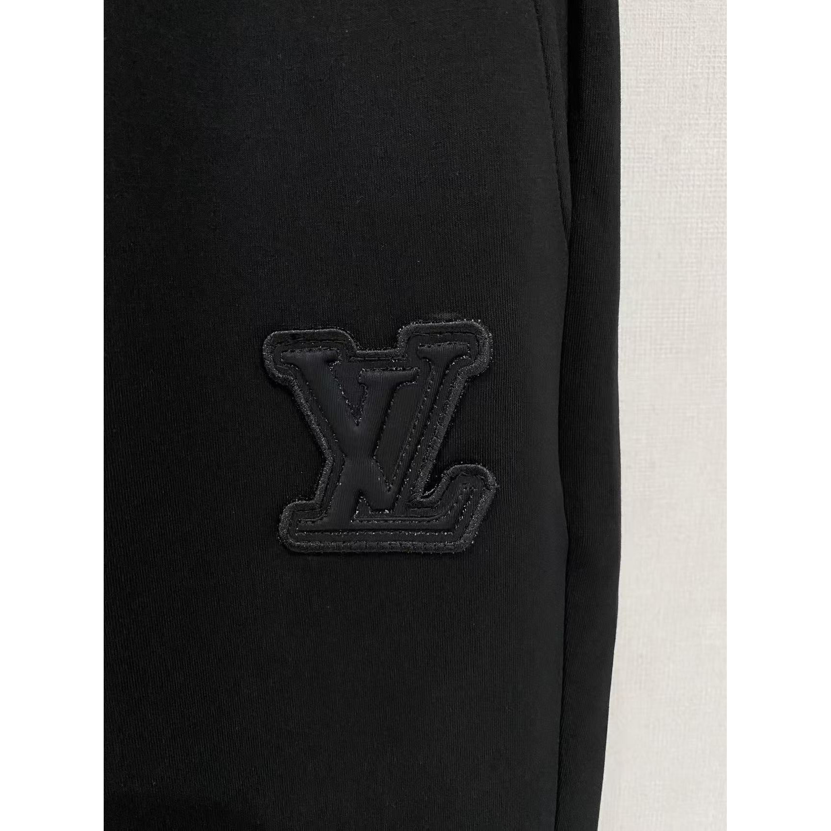 <p>LV 男士长裤(782436)</p>