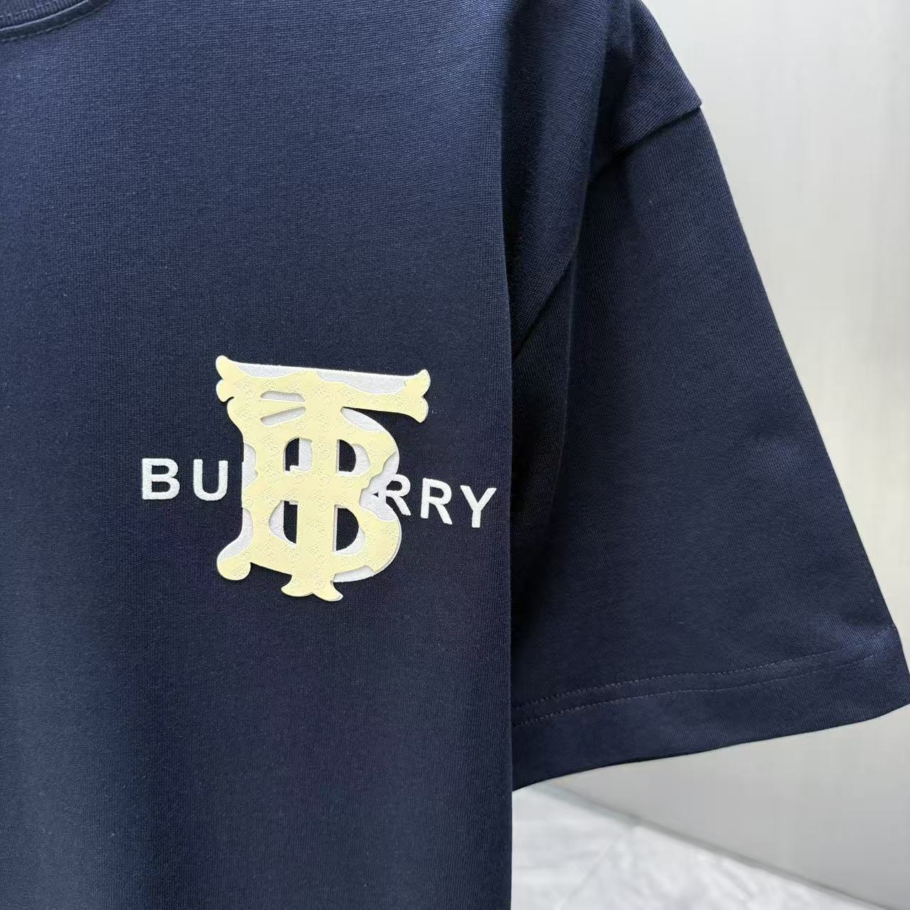<p>BURBERRY 短袖T恤(黑)</p>