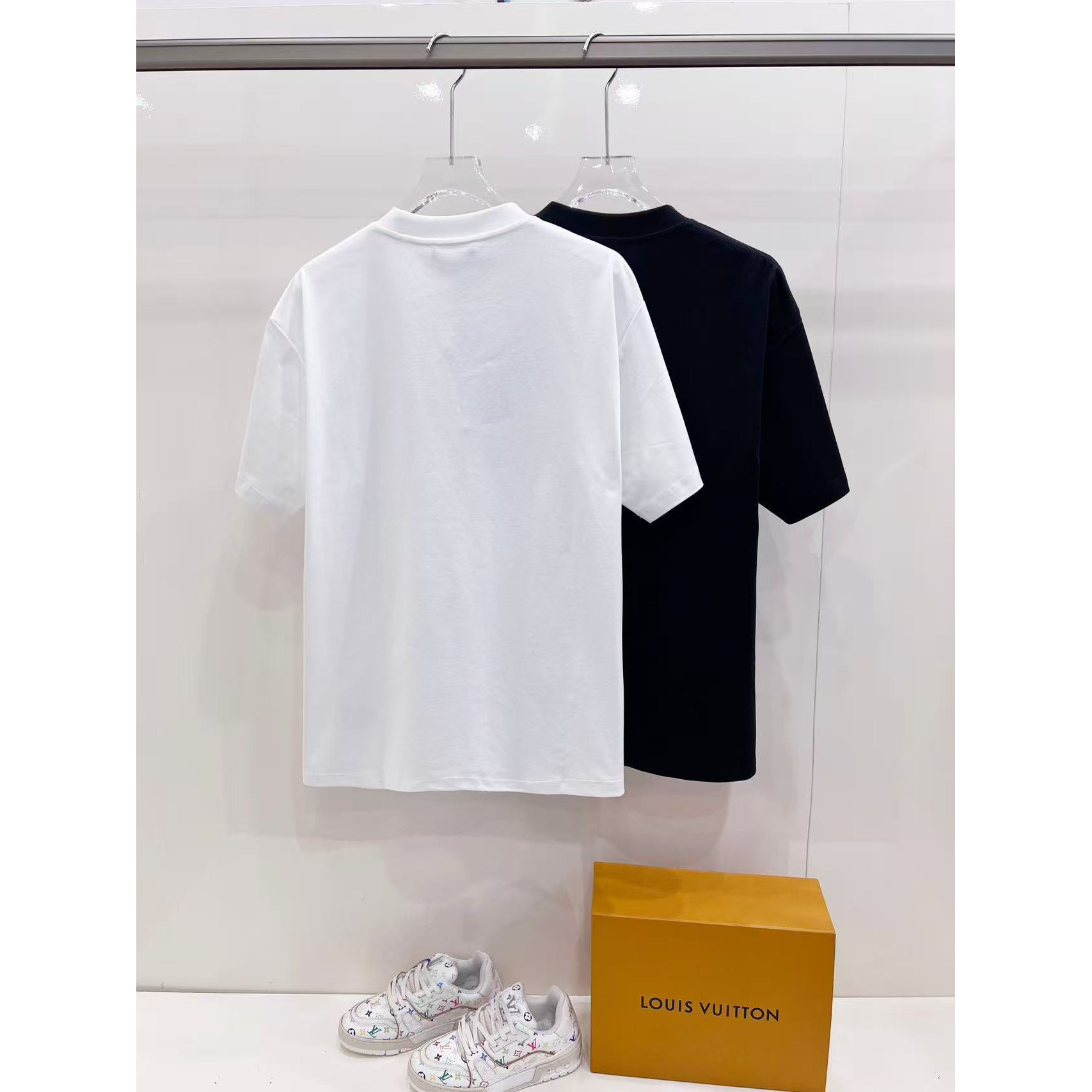 <p>GUCCI&nbsp;短袖圆领T恤(白)</p>
