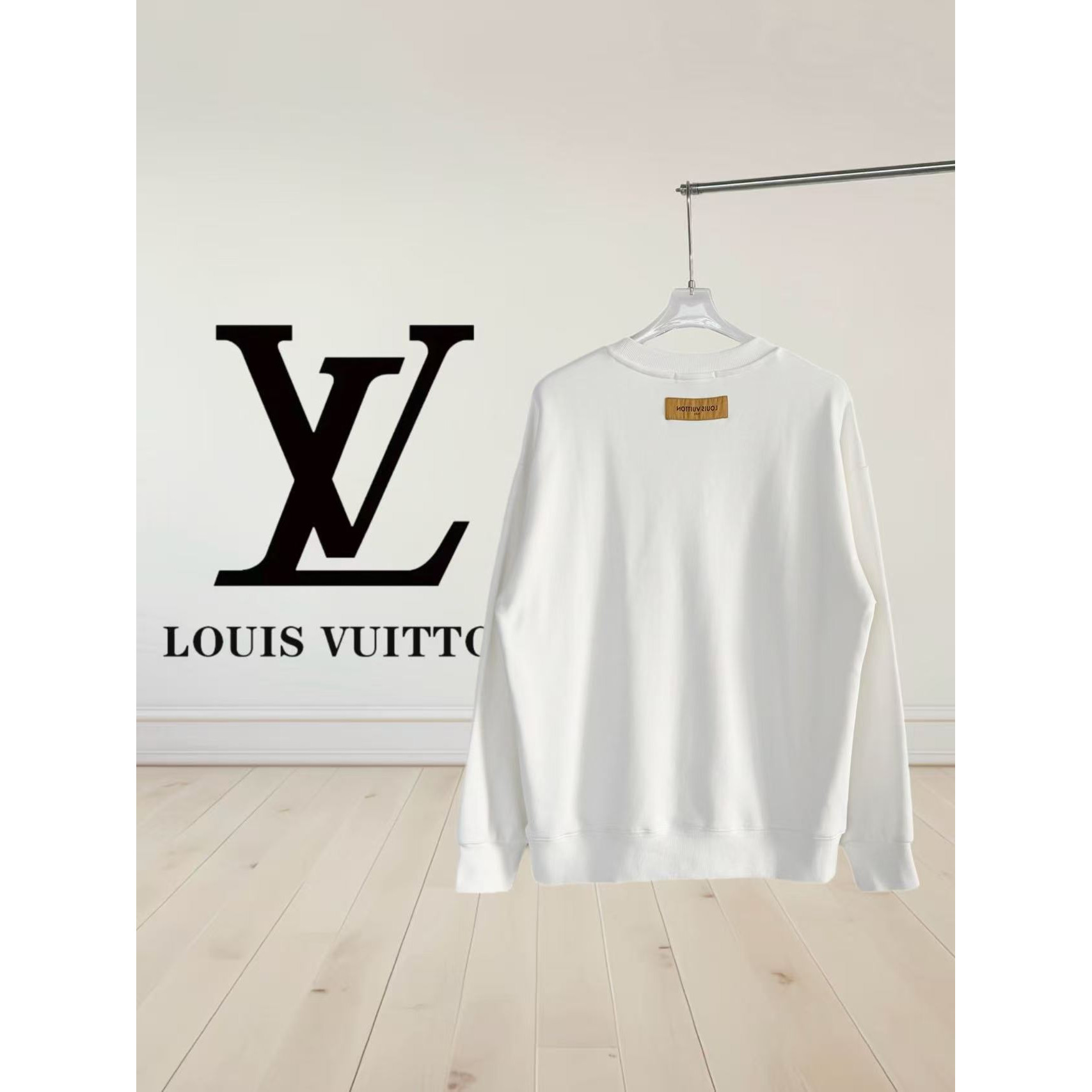 <p>LV 刺绣圆领卫衣(白)</p>