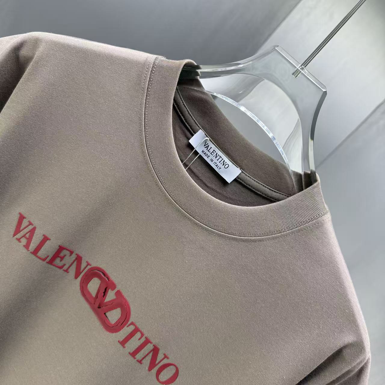 <p>VALENTION 短袖T恤(棕)</p>