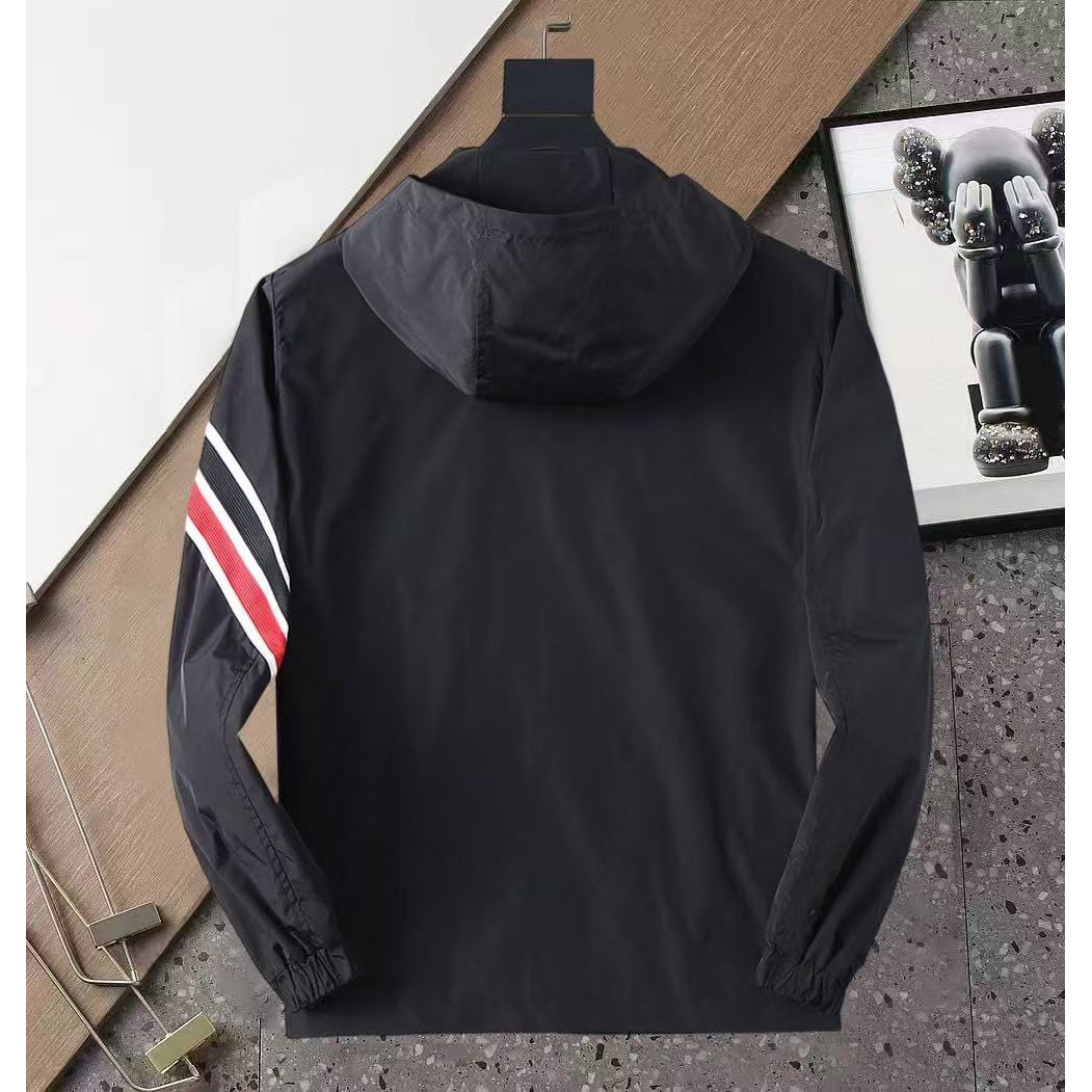<p>MONCLER 男士夹克外套(黑)</p>
