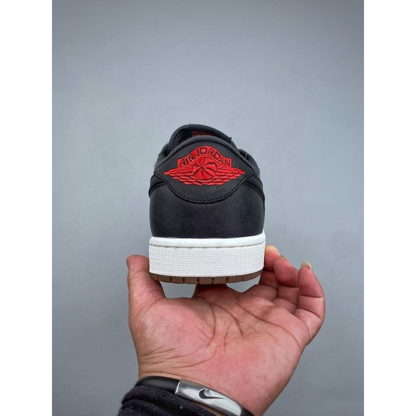 <p>Nike AIR JORDAN 1LOW G &nbsp;AJ1 休闲板鞋(黑)</p>