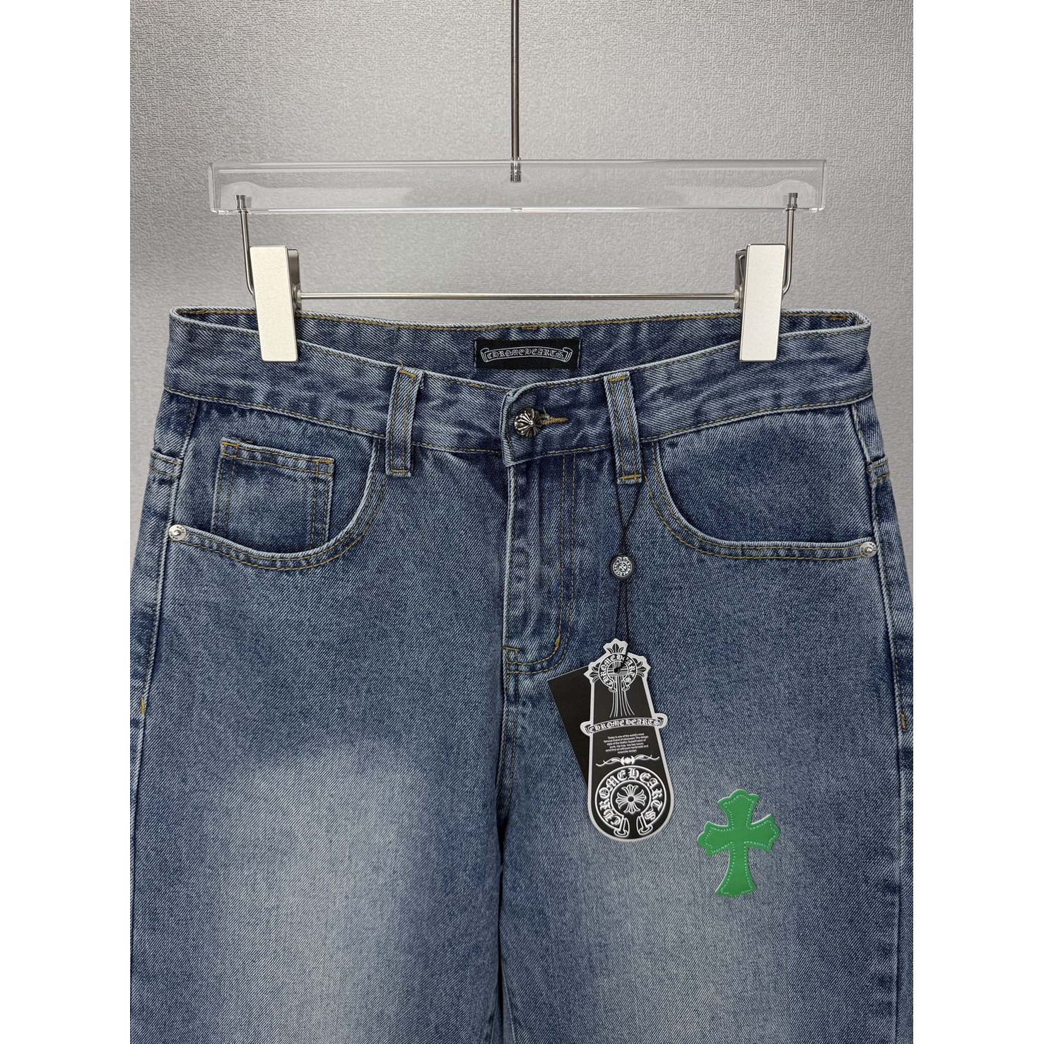 <p>CHROME HEARTS 绿十字架牛仔裤</p>