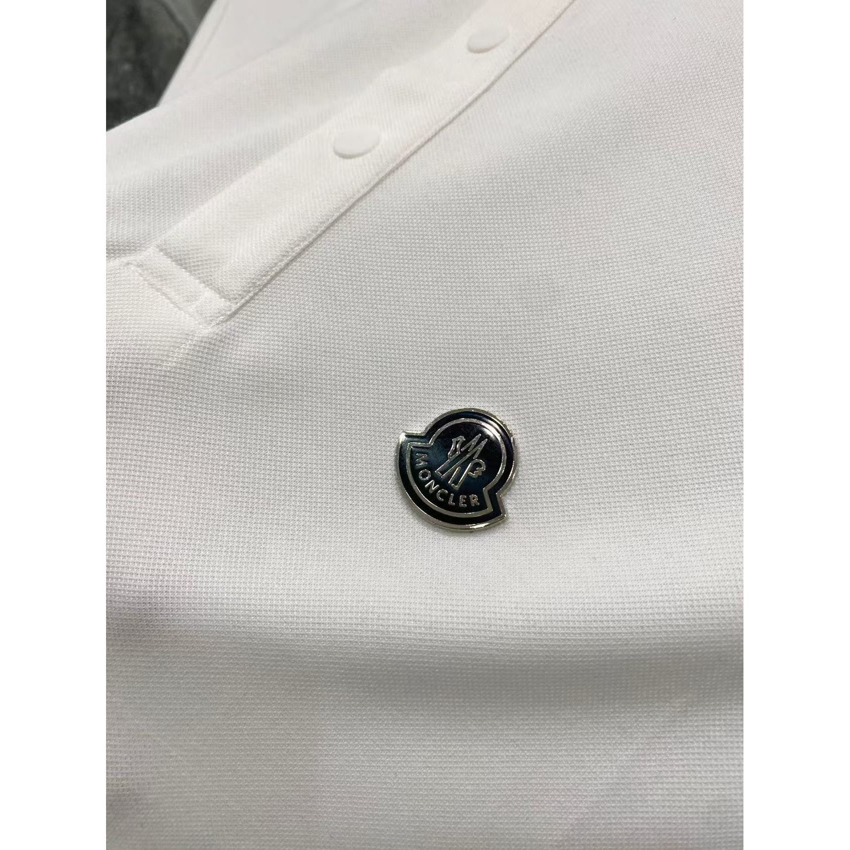 <p>MONCLER 秋冬长袖Polo(783016)</p>