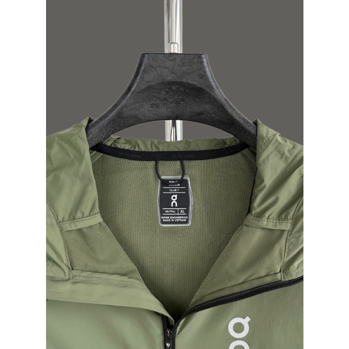 <p>On Weather Jacket Insulated 輕量外套</p>