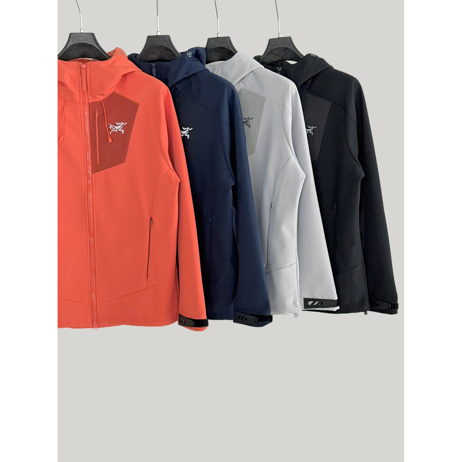 <p>Arc'teryx 软壳加薄绒冲锋衣(黑)</p>