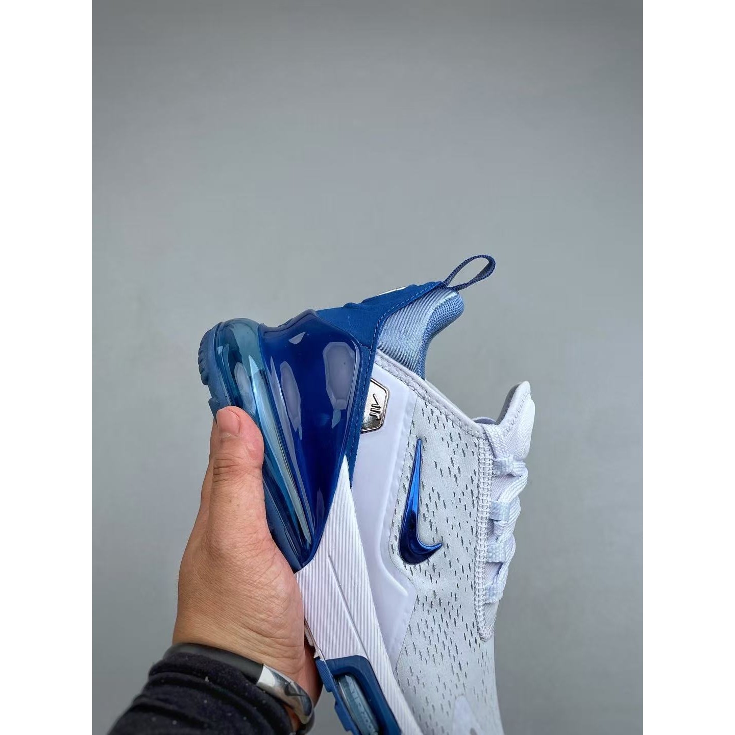 <p>Nike AIR MAX 270 PREMIUM 气垫休闲跑鞋(白藍)</p>