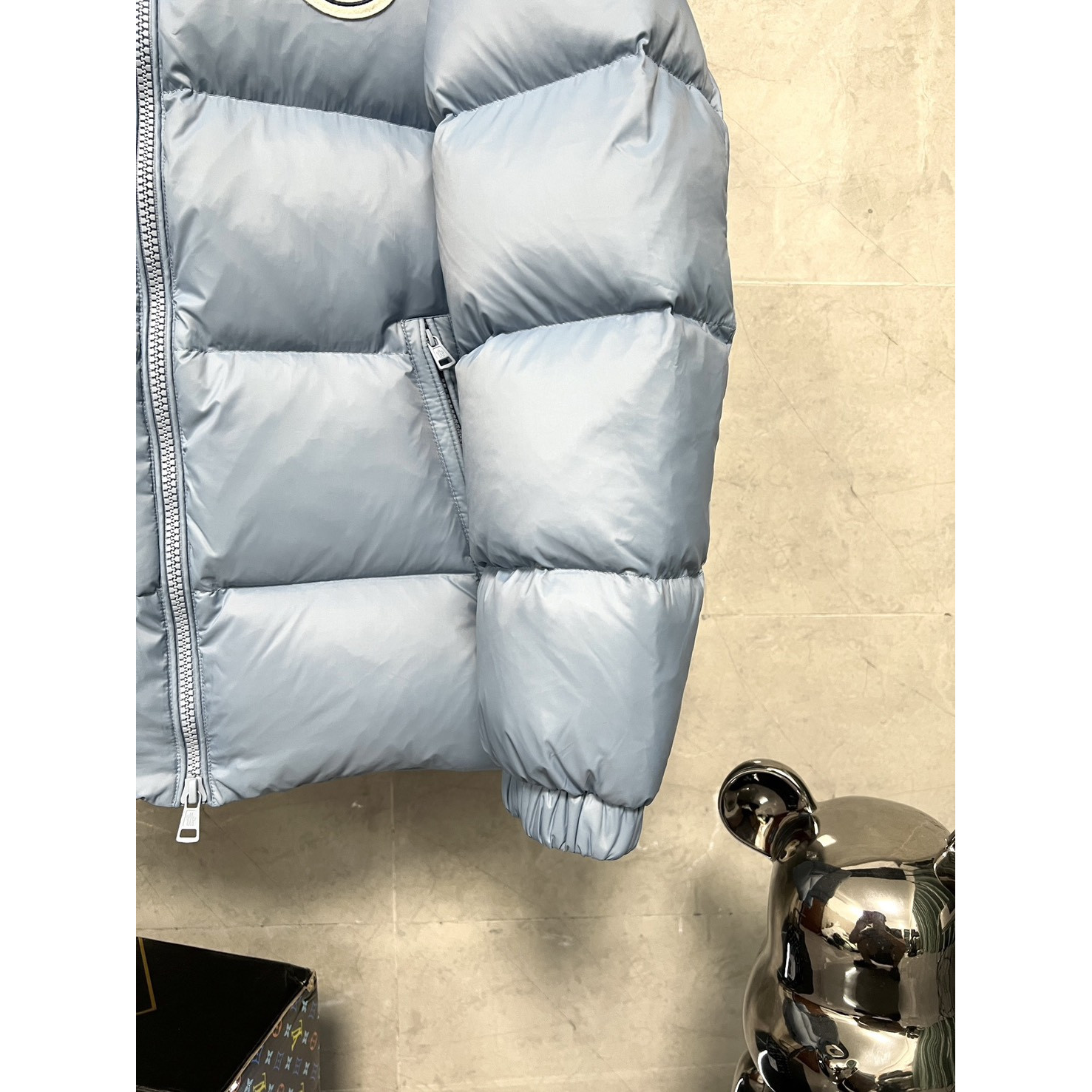 <p>Moncler 短款男士羽绒服 (天藍)</p>