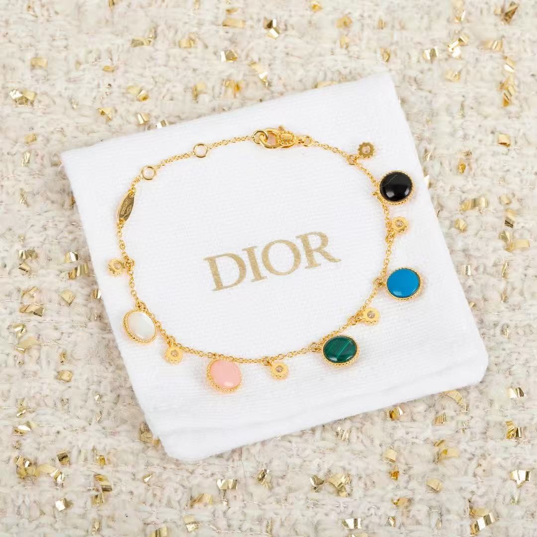 <p>DIOR&nbsp;罗盘手链</p>