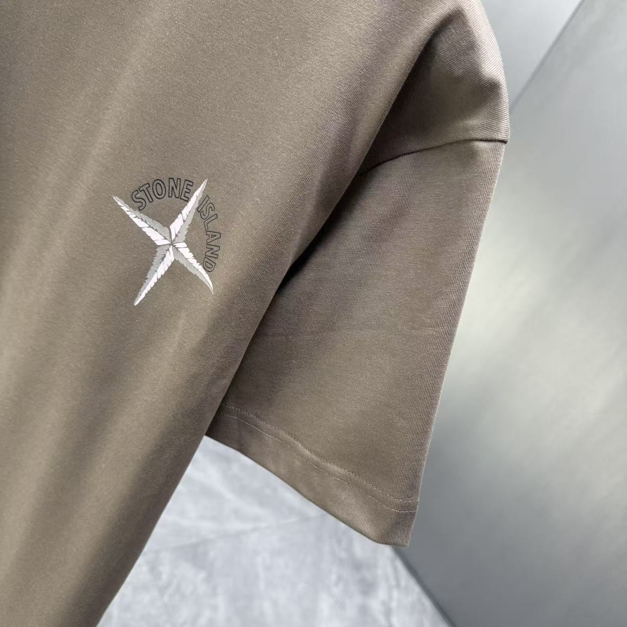 <p>Stone Island 短袖T恤(棕)</p>