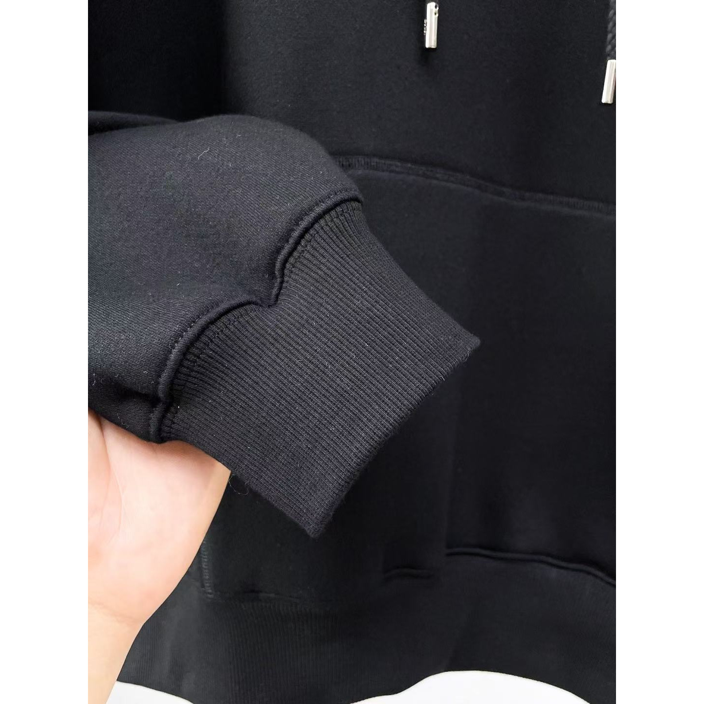 <p>DIOR 连帽卫衣(黑)</p>