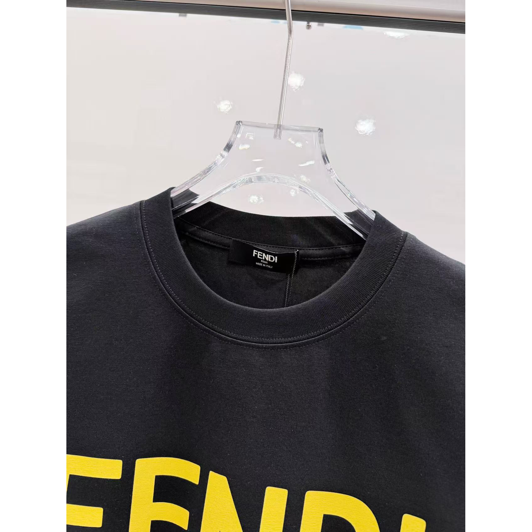 <p>&nbsp;FENDI 印花短袖T恤(黑)&nbsp;</p>