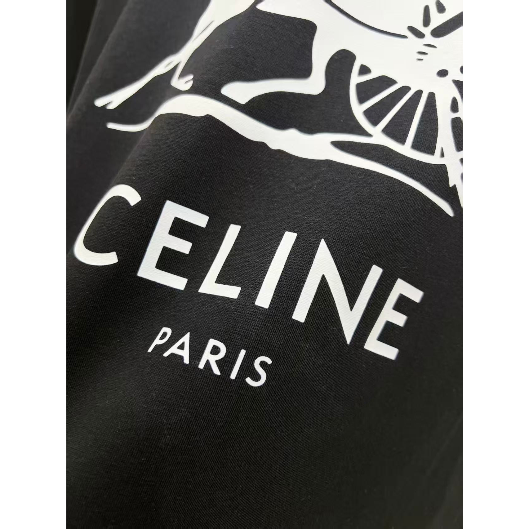 <p>CELINE&nbsp;短袖圆领T恤(黑)</p>
