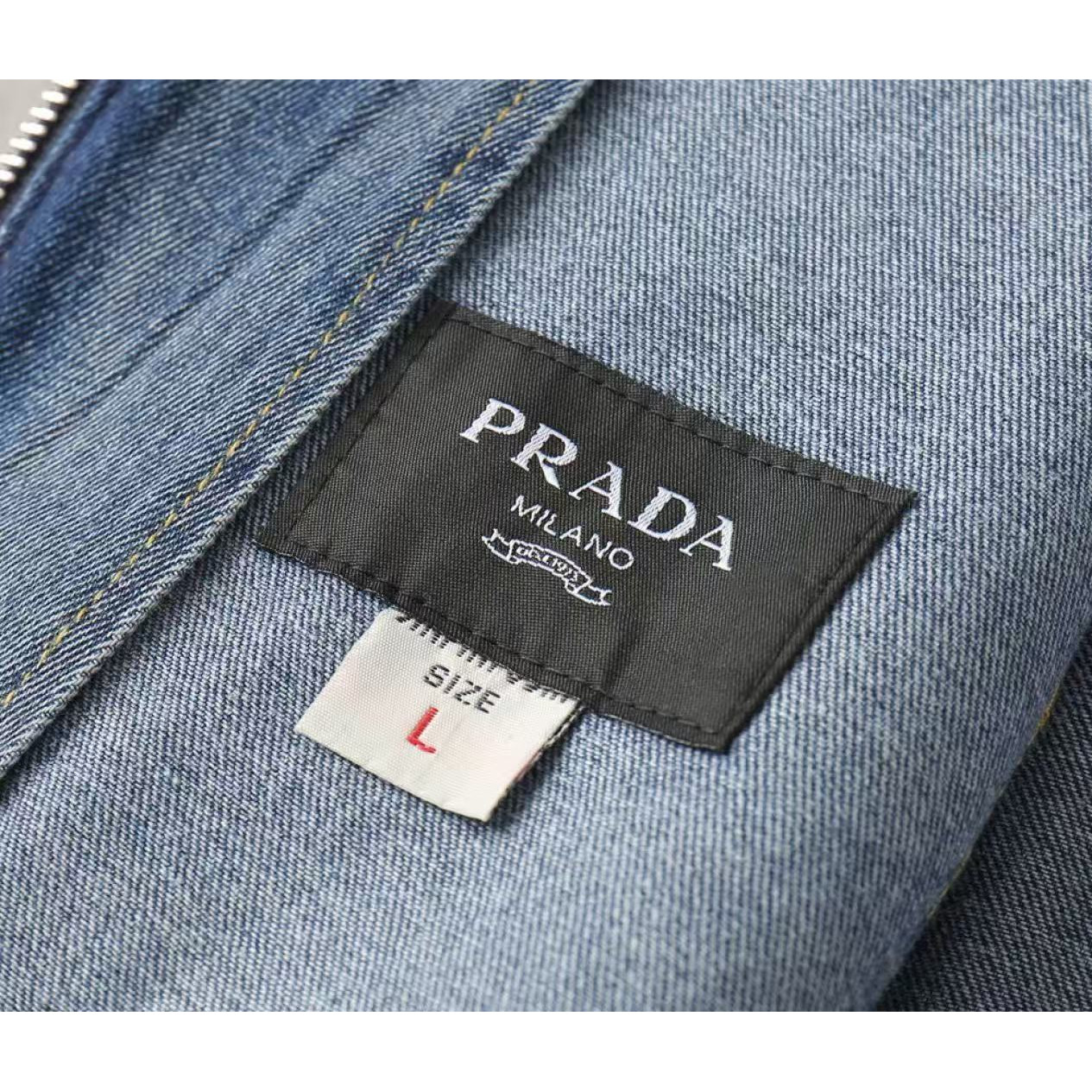 <p>PRADA&nbsp;男士牛仔夹克外套(藍)</p>