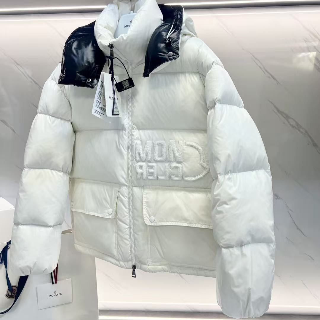 <p>MONCLER Abbaye面包服漆面尼龙女士羽绒服(白黑色)</p>