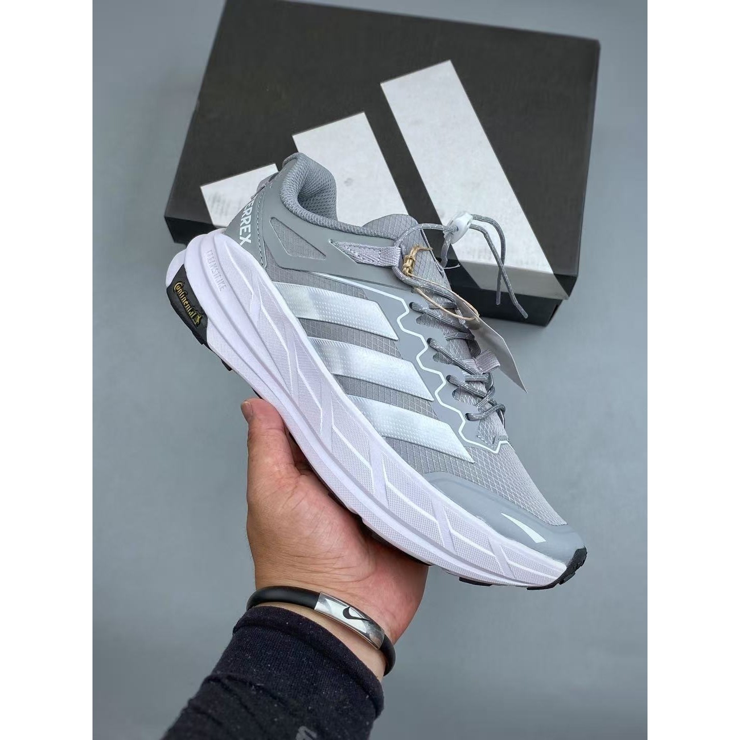 <p>Adidas Terrex Freehiker LT 运动跑步鞋(灰)</p>