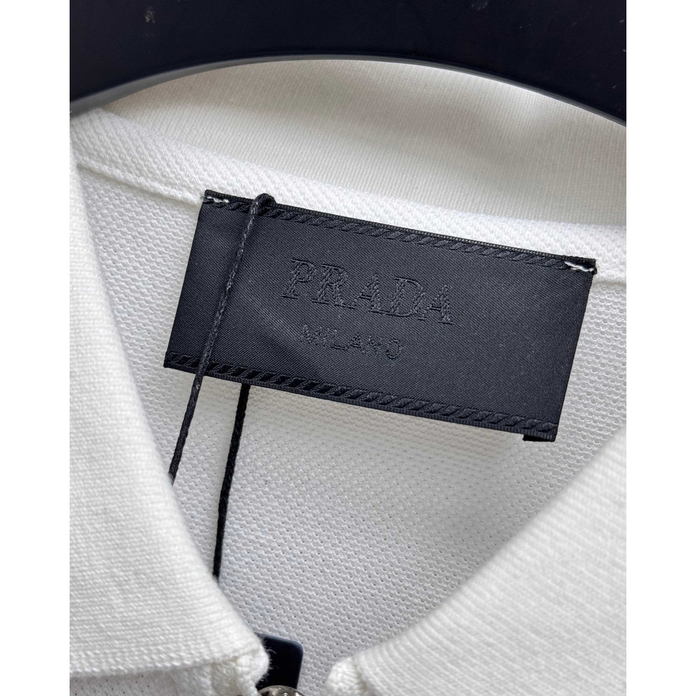 <p>PRADA&nbsp;短袖翻领polo衫(白)</p>