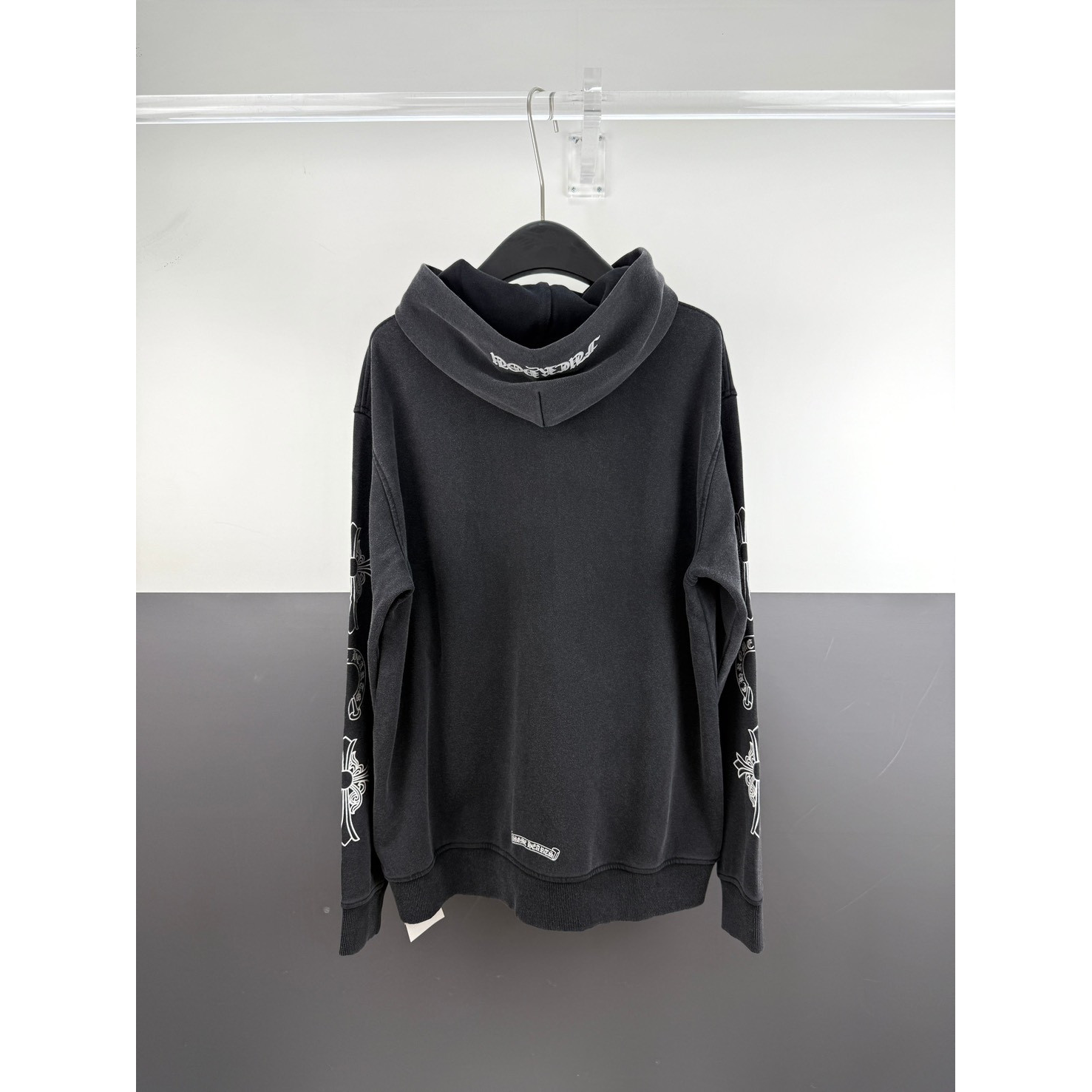 <p>Chrome Hearts 梵文图案印花洗水连帽卫衣(黑)</p>