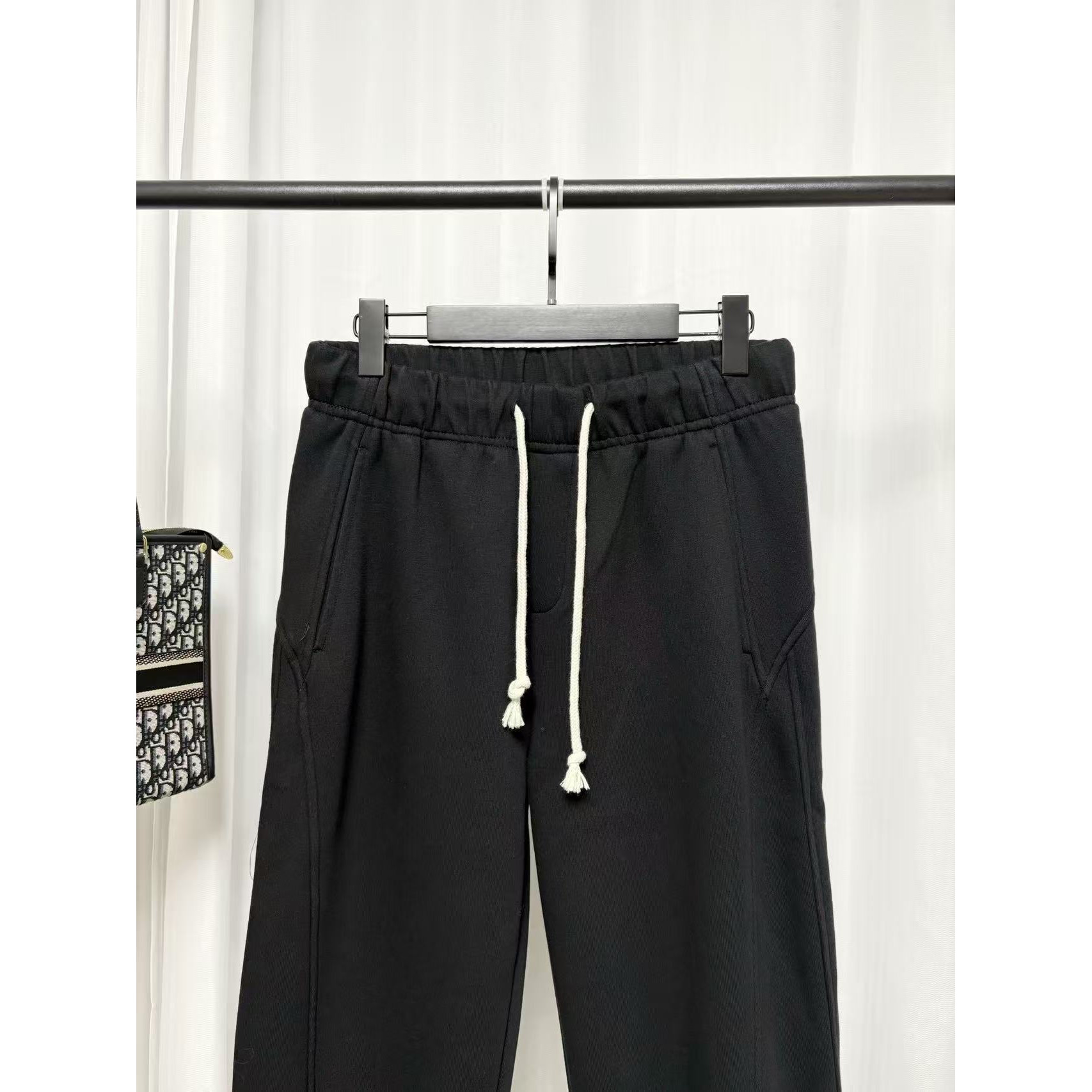 <p>Balenciaga 休闲长裤(黑)</p>