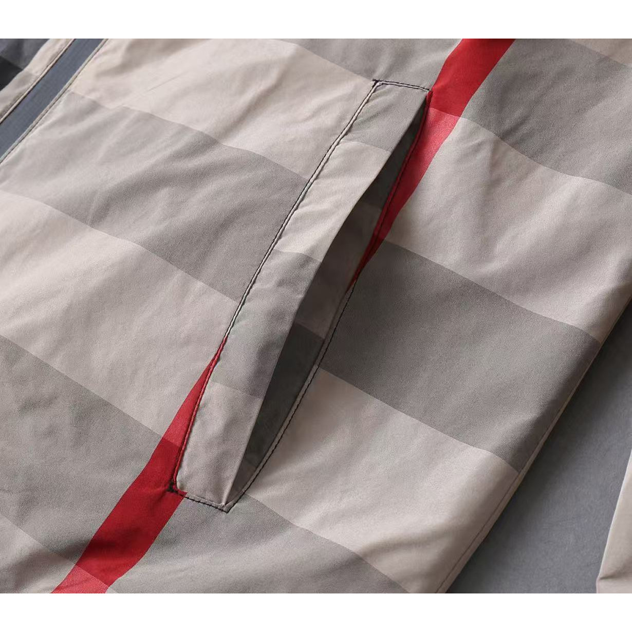 <p>BURBERRY 男士夹克外套(800835)</p>